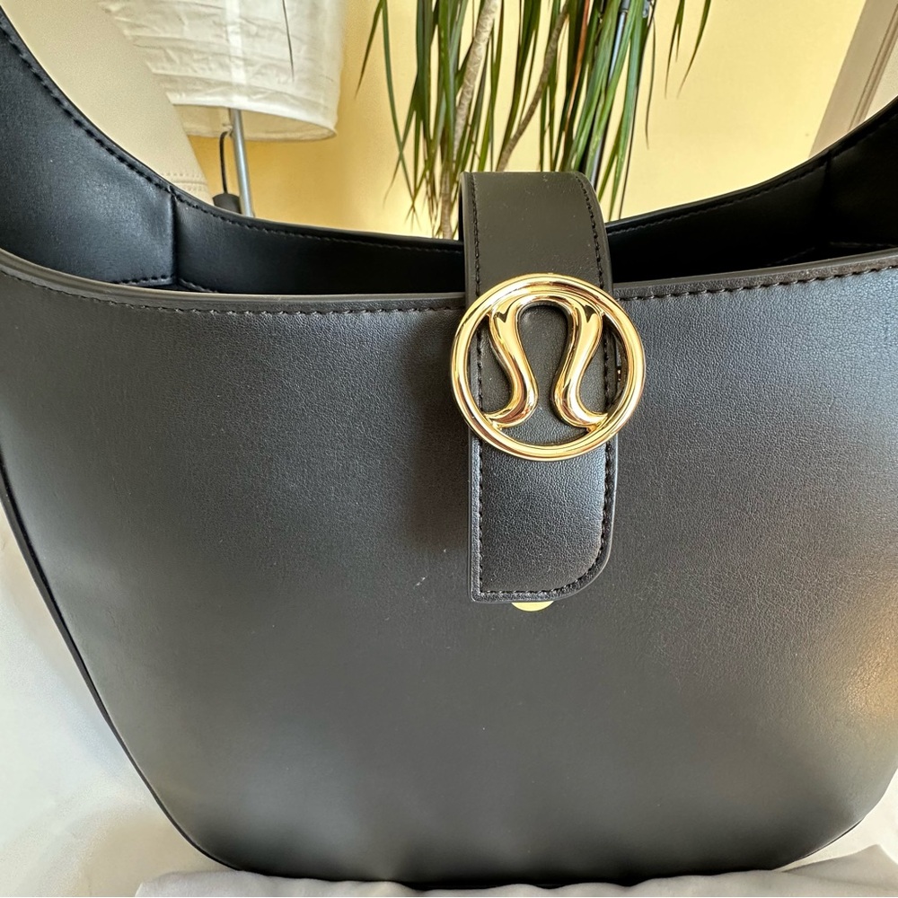 🆕 LULULEMON Leather Alternative Shoulder Bag 8L- BNWT